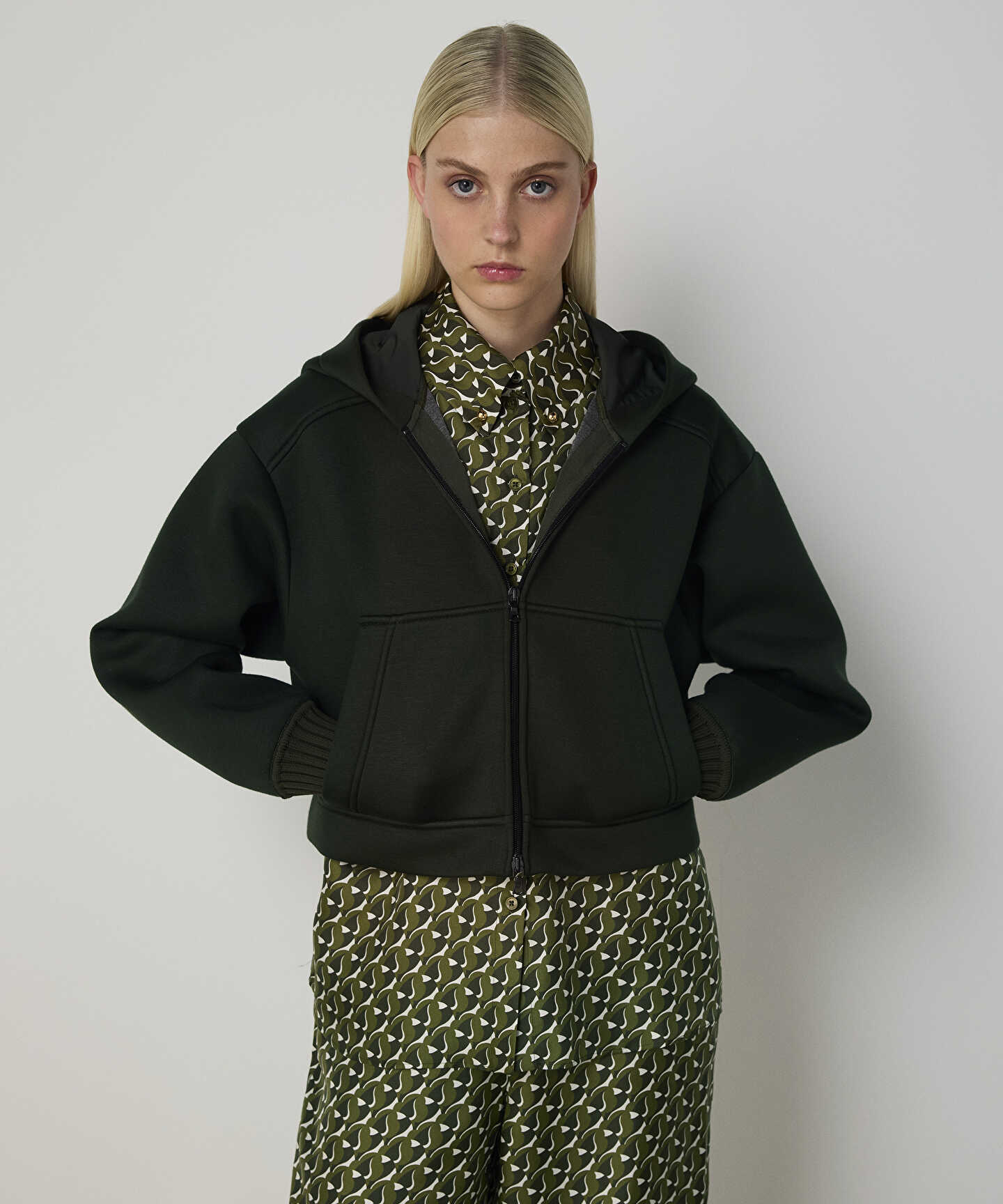 KONTRAST MANŞETLİ SWEATSHIRT 
