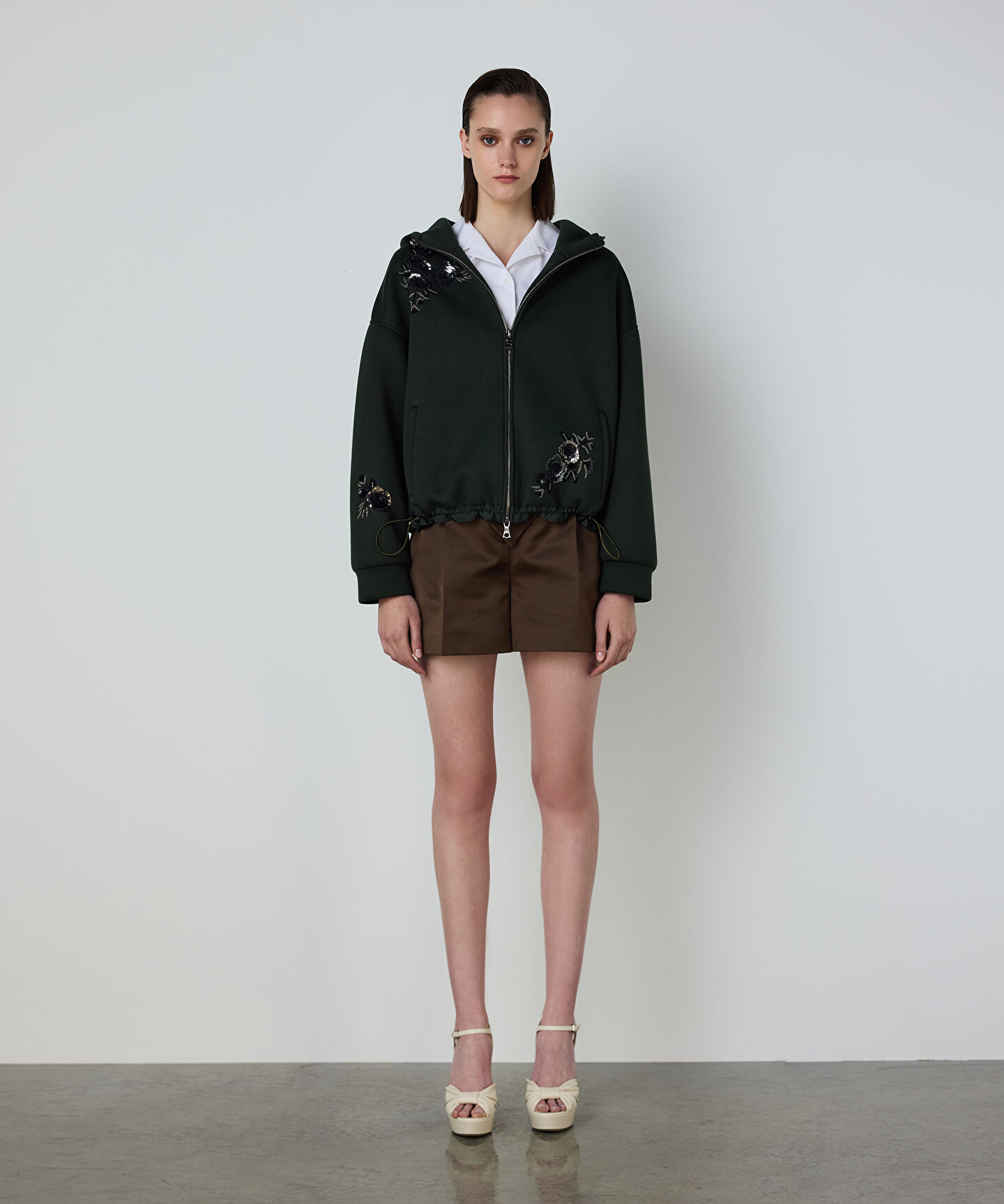 ÇİÇEK MODÜL İŞLEMELİ SWEATSHIRT