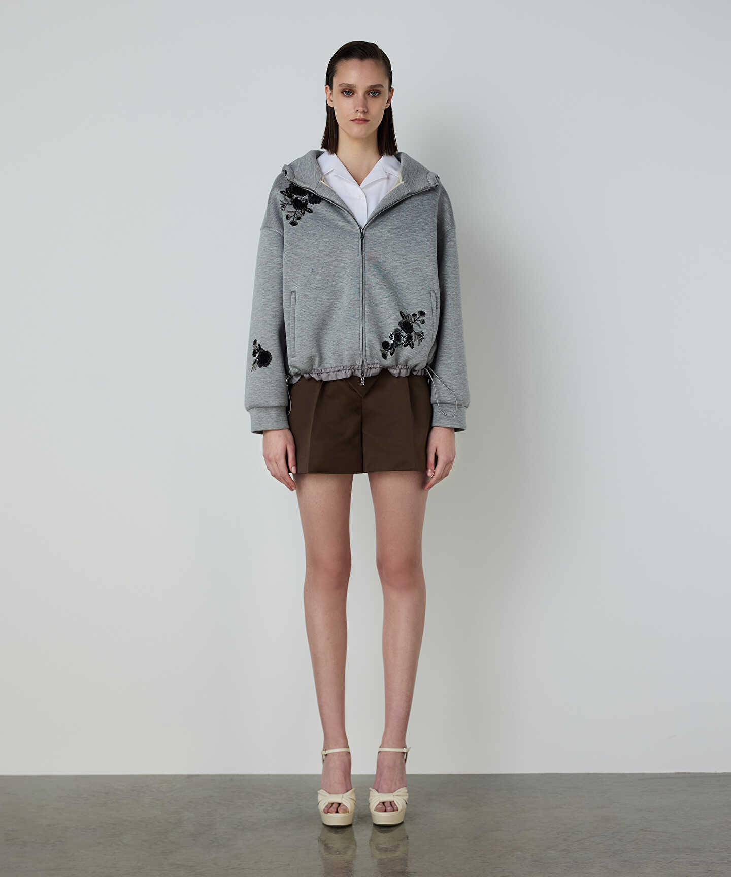 ÇİÇEK MODÜL İŞLEMELİ SWEATSHIRT