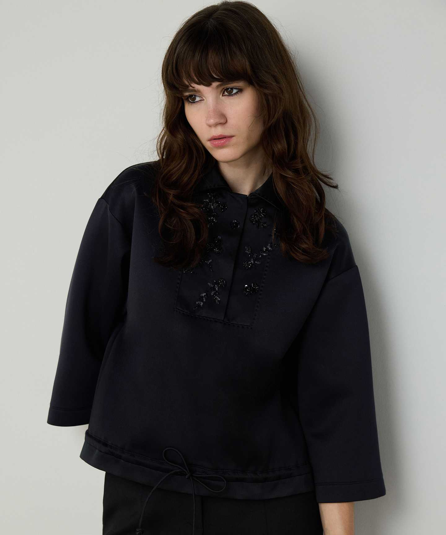 İŞLEMELİ SWEATSHIRT 