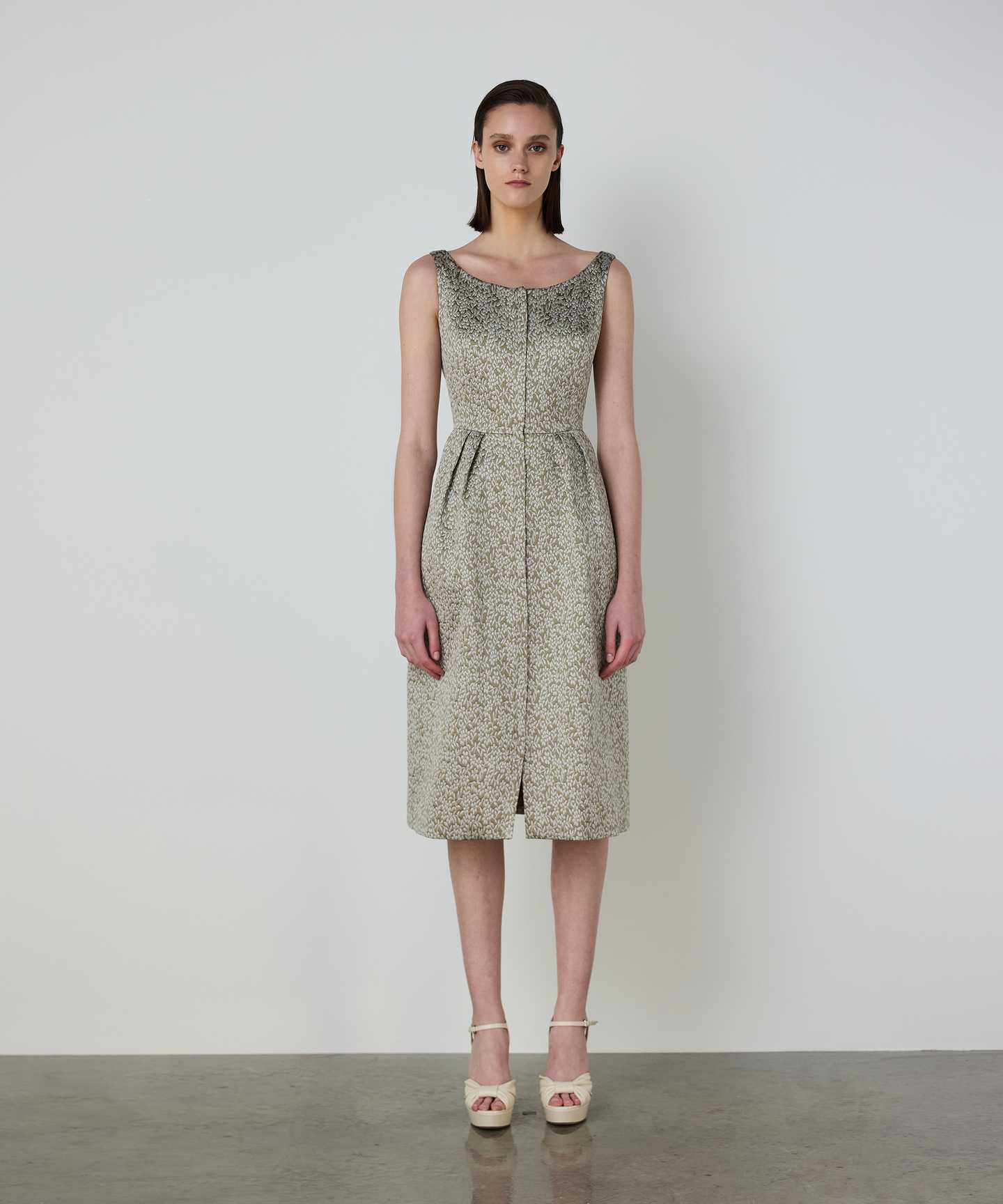 ÇİÇEK JAKARLI PİLELİ ELBİSE