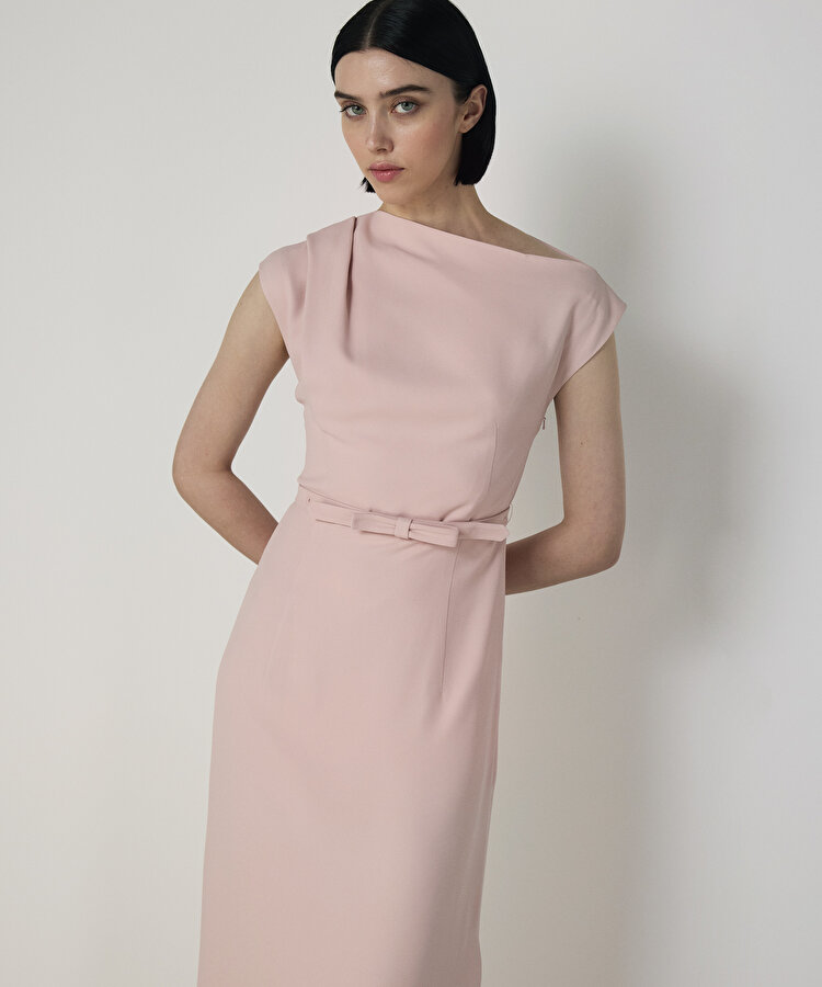 FİYONKLU KAYIK YAKA ELBİSE