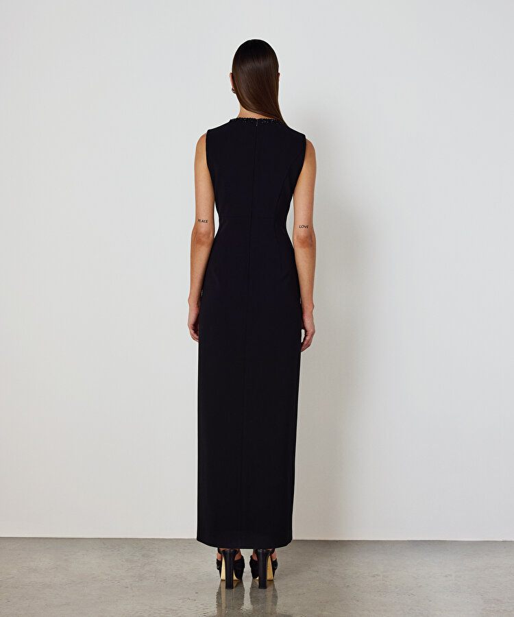 FİYONK APLİKELİ İŞLEMELİ ELBİSE