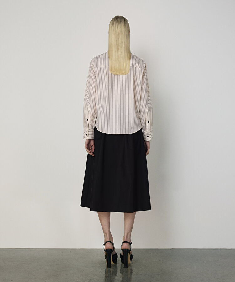 DESENLİ VE İŞLEMELİ GÖMLEK