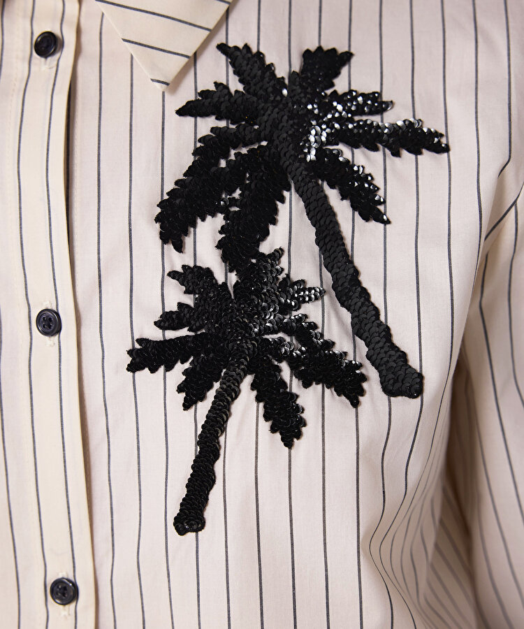 DESENLİ VE İŞLEMELİ GÖMLEK