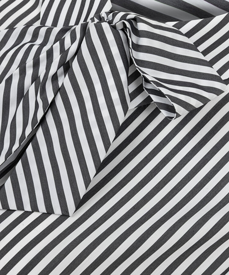 ÇİZGİ DESEN FULARLI GÖMLEK