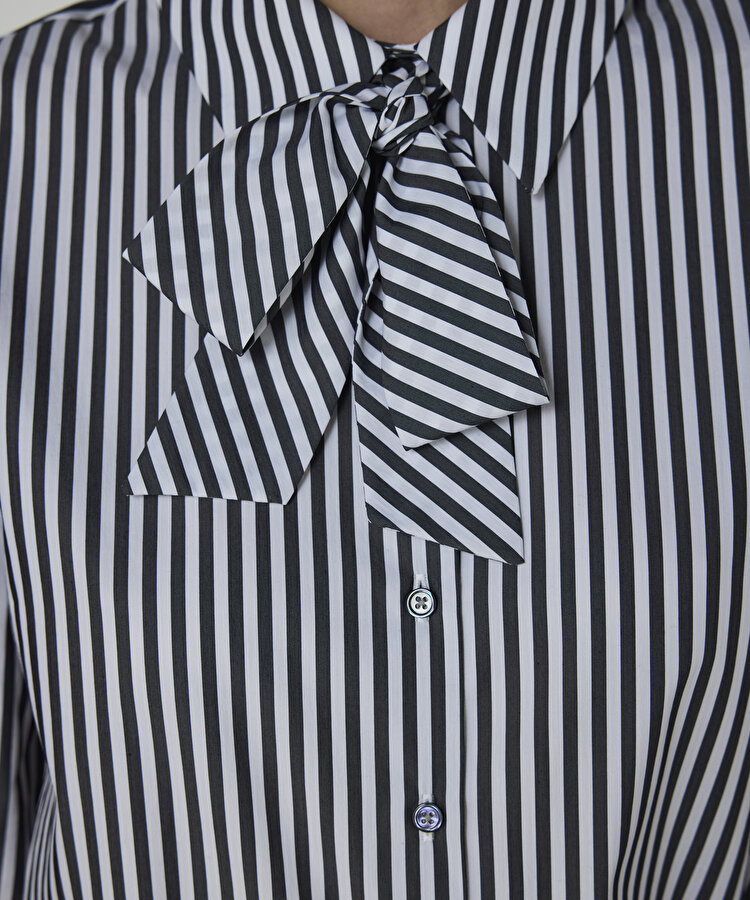 ÇİZGİ DESEN FULARLI GÖMLEK