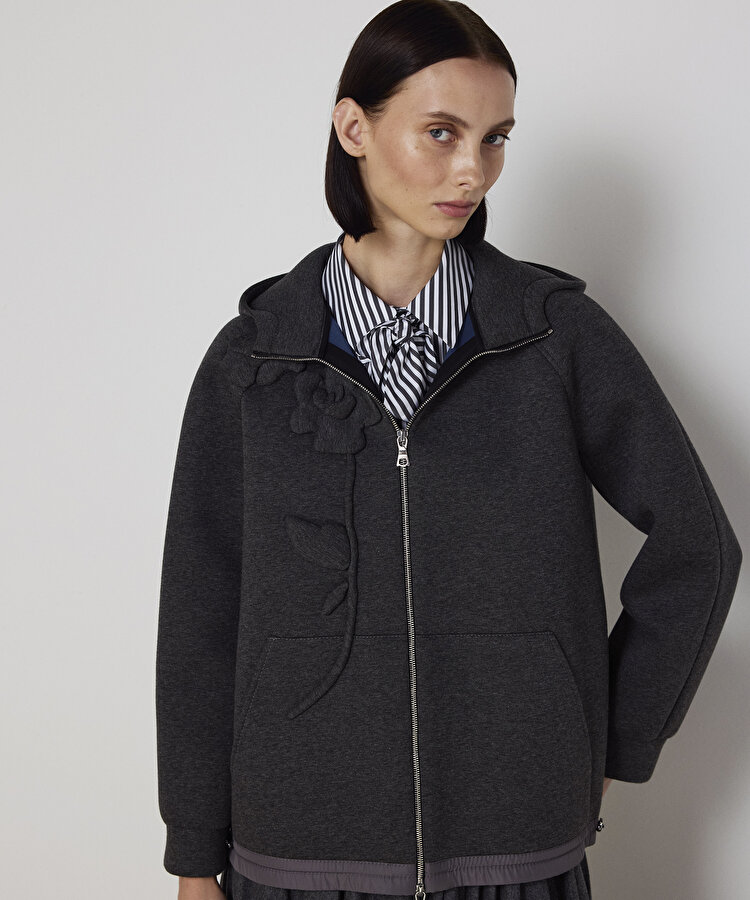 ÇİÇEK APLİKELİ SWEATSHIRT