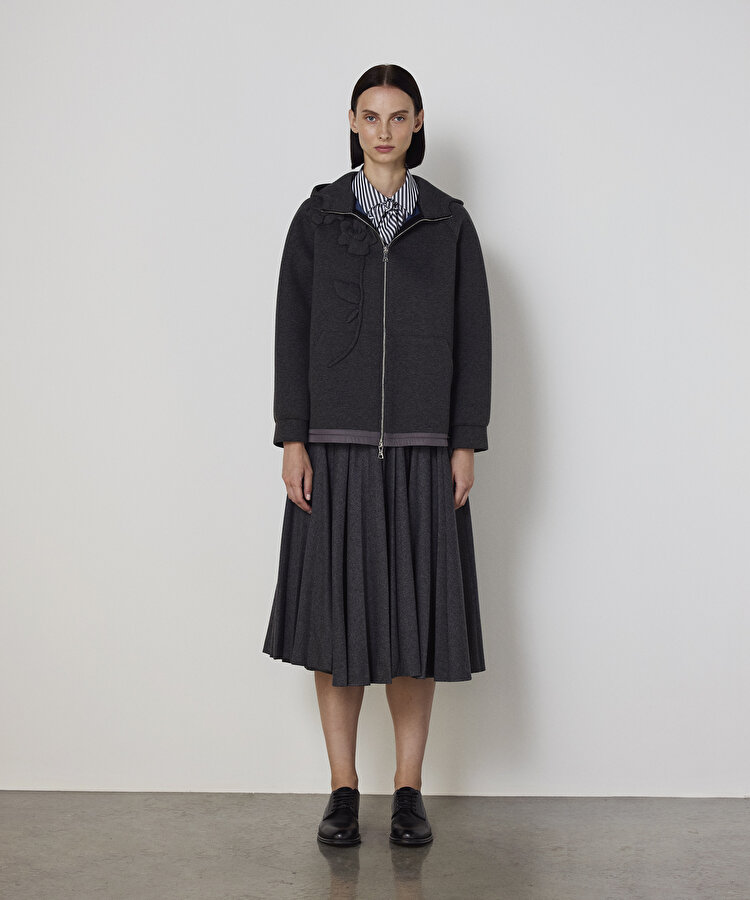 ÇİÇEK APLİKELİ SWEATSHIRT