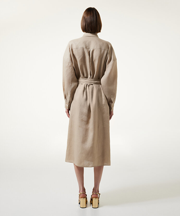 Kontrast işlemeli keten elbise