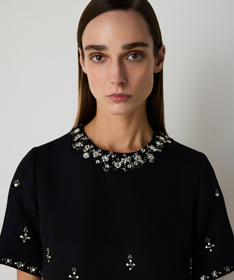 Kristal taş işlemeli elbise