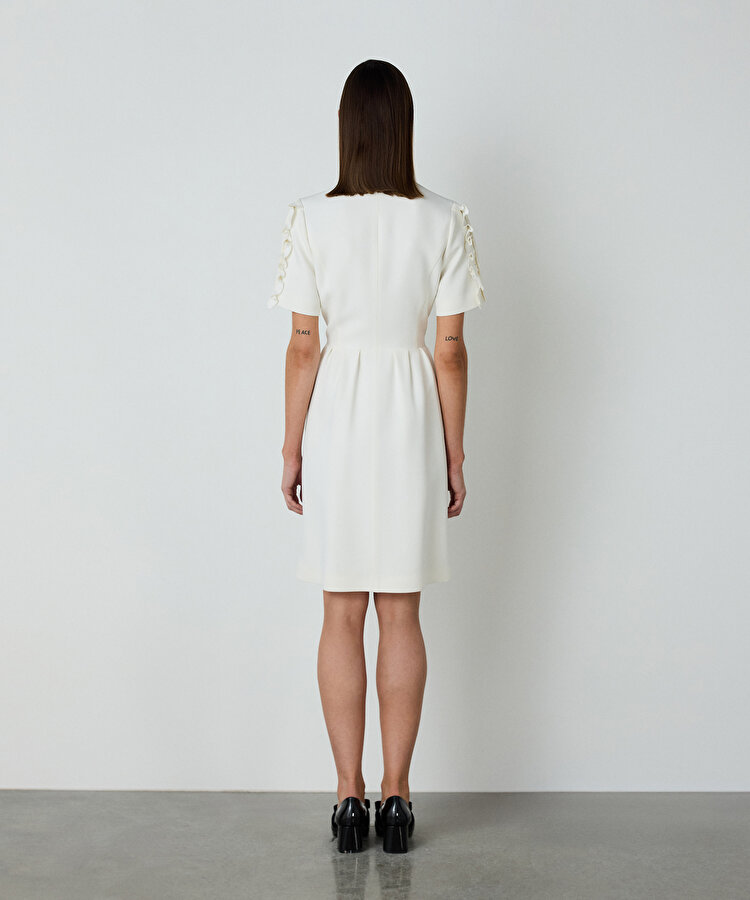 Fırfır şeritli elbise