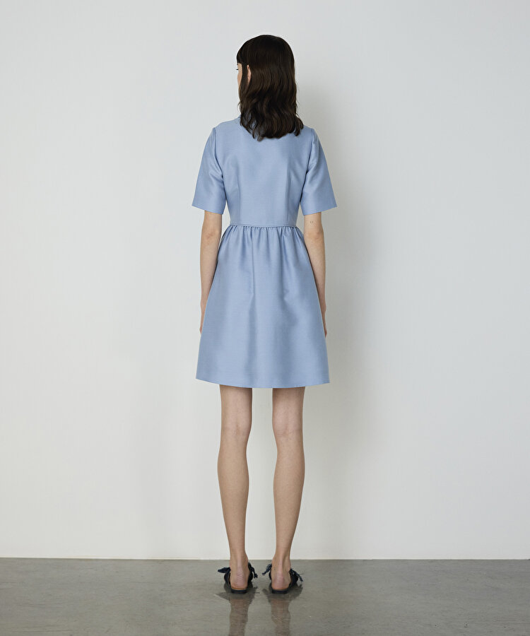 Düğme aksesuarlı elbise