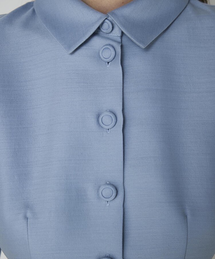 Düğme aksesuarlı elbise