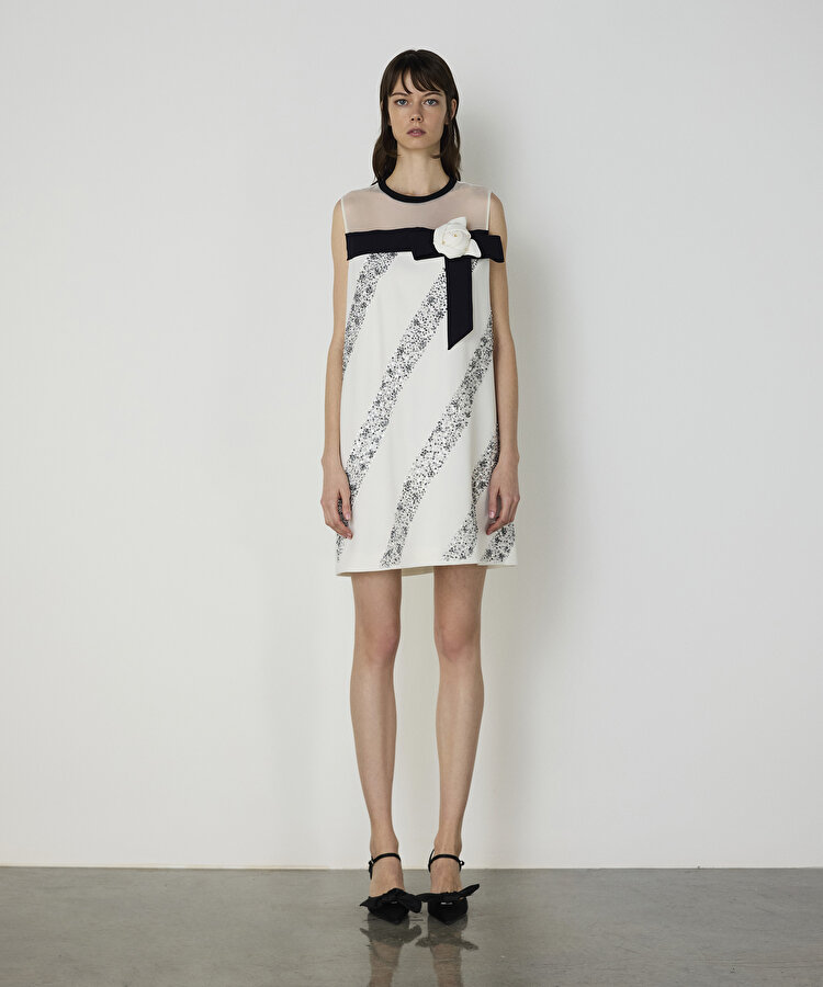 Diyagonal taş işlemeli mini elbise