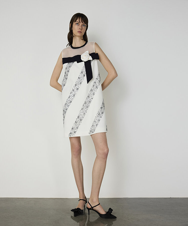 Diyagonal taş işlemeli mini elbise