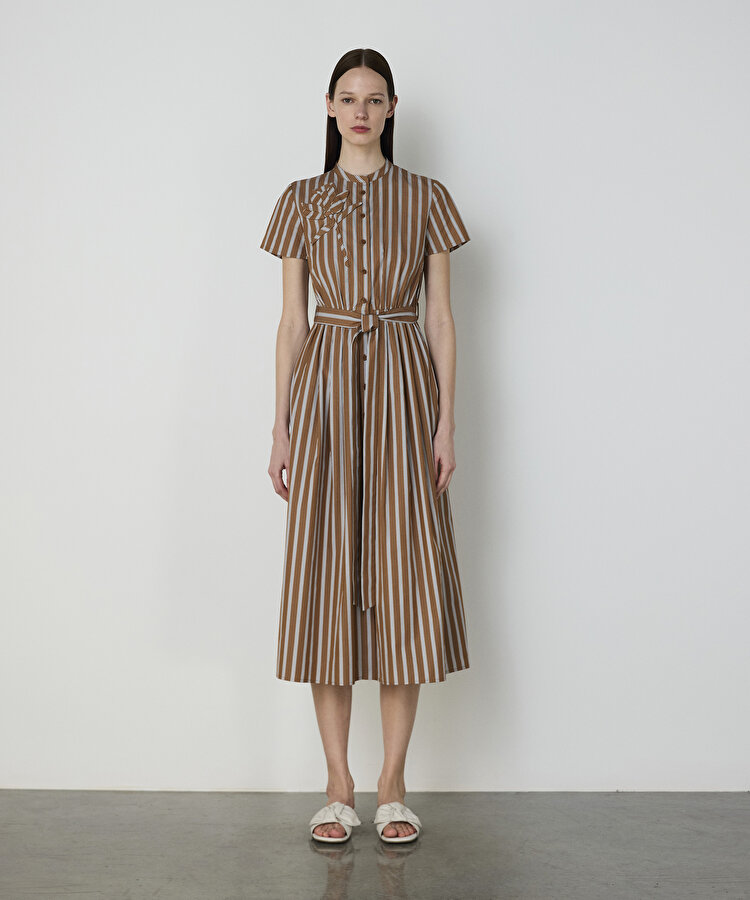 Çiçek aplikeli poplin elbise