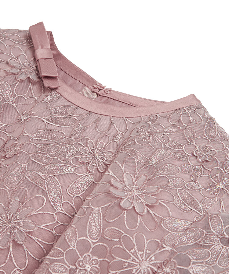 3D çiçek işlemeli elbise