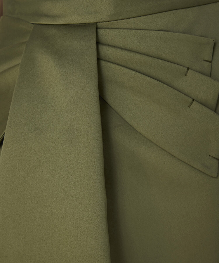 Asimetrik fiyonklu mini etek