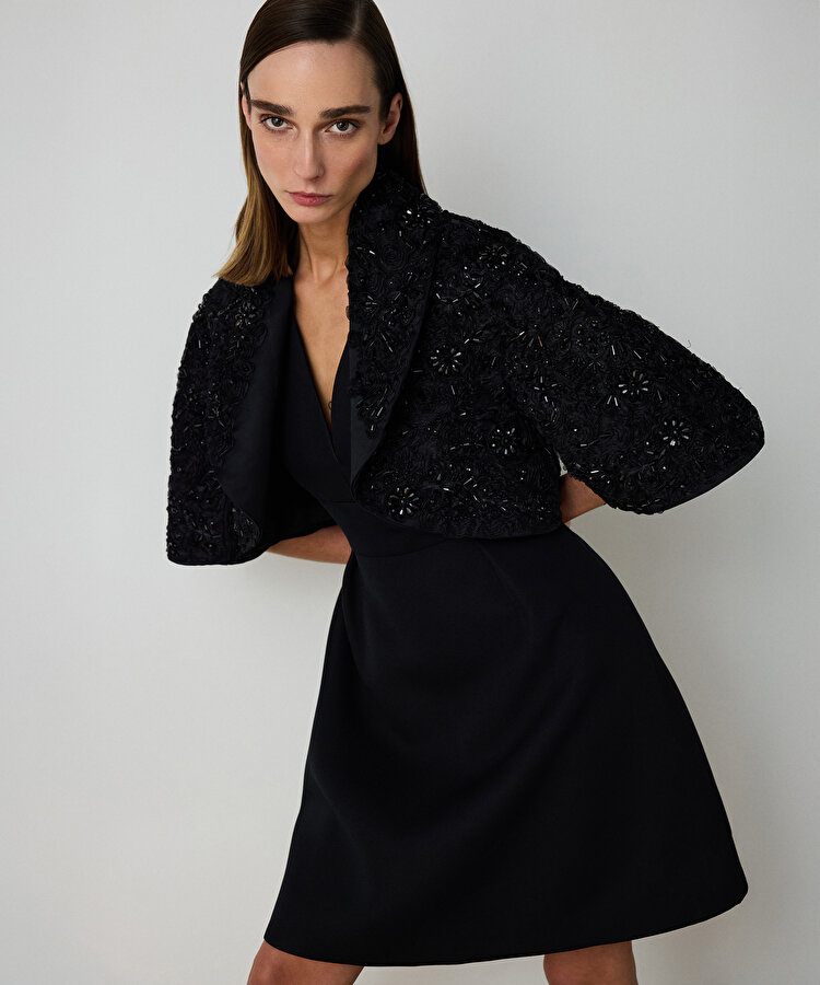 İşlemeli saten düşes kap