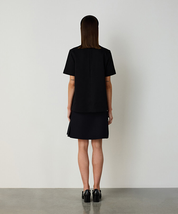 Çiçek aplikeli rahat kesim tişört