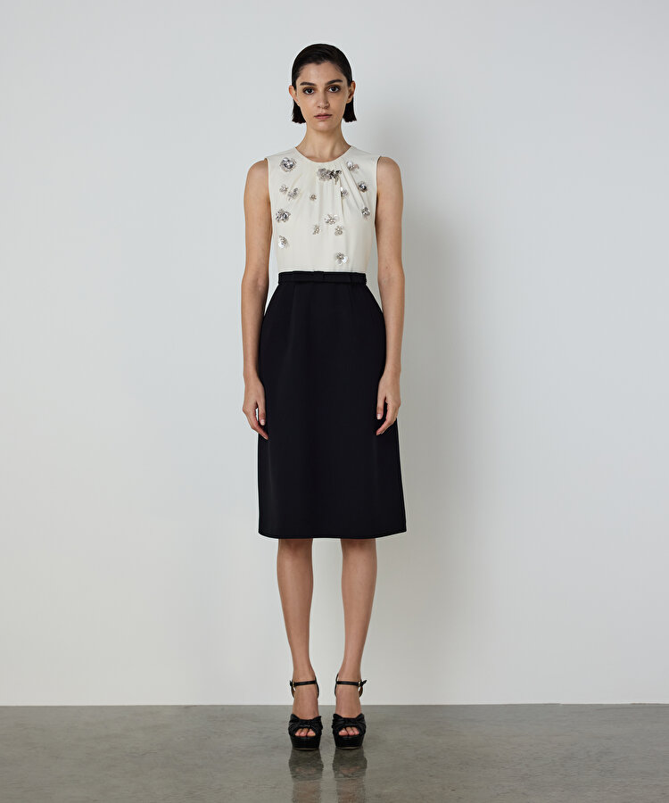 İŞLEMELİ COLORBLOCK ELBİSE