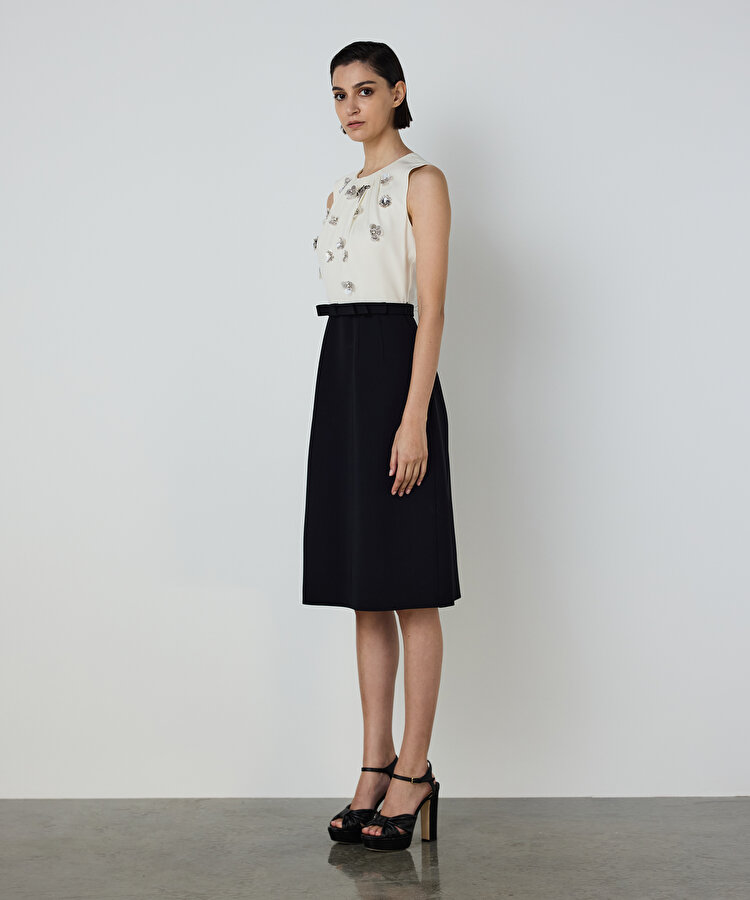 İŞLEMELİ COLORBLOCK ELBİSE