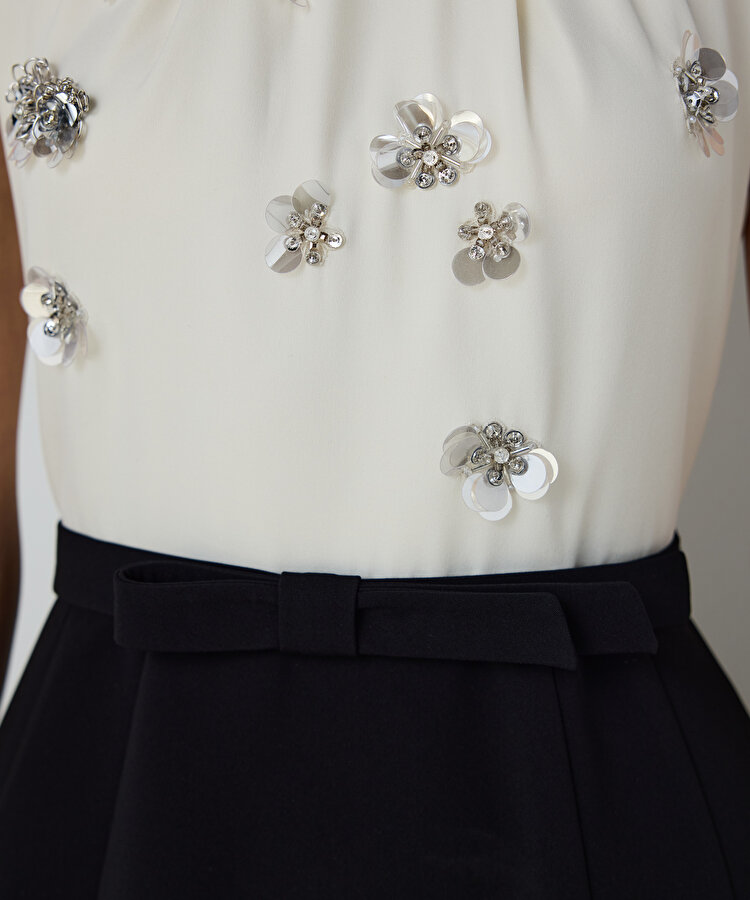 İŞLEMELİ COLORBLOCK ELBİSE