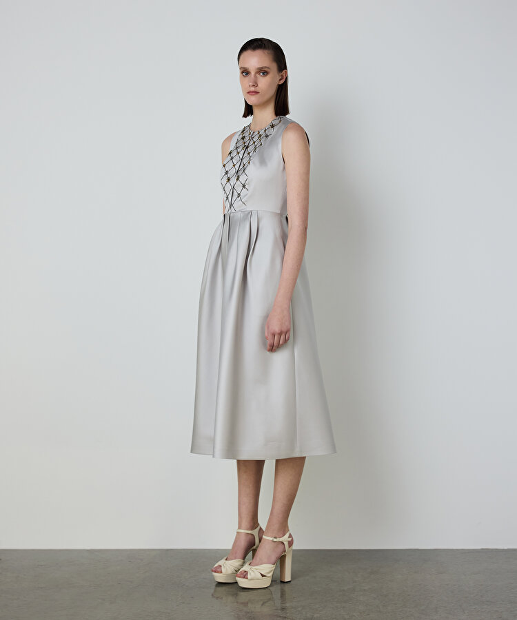 İŞLEMELİ MİKADO ELBİSE