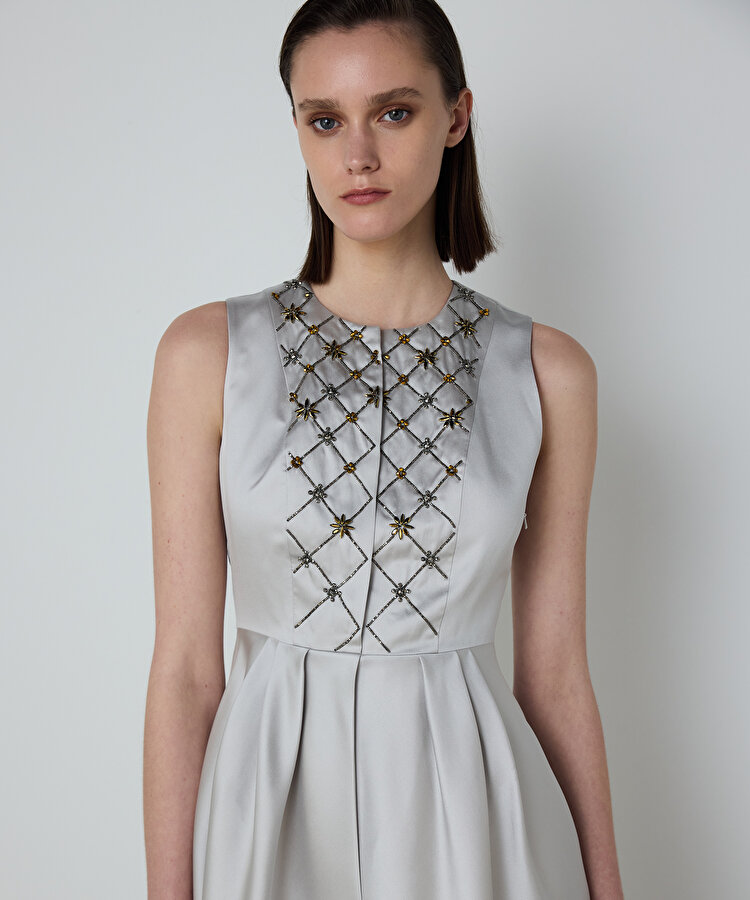 İŞLEMELİ MİKADO ELBİSE