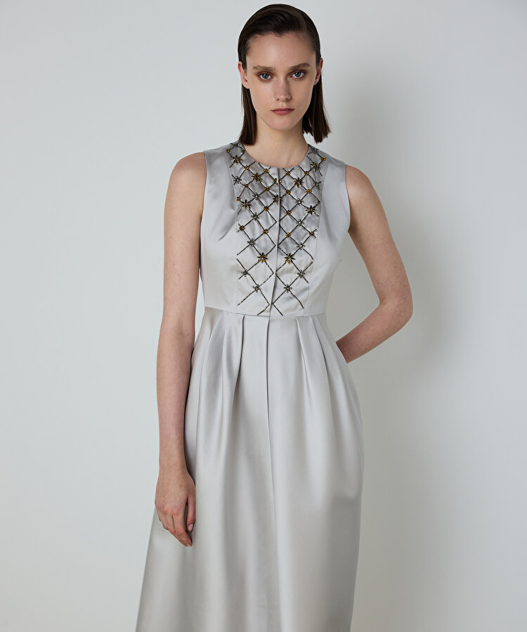 İŞLEMELİ MİKADO ELBİSE