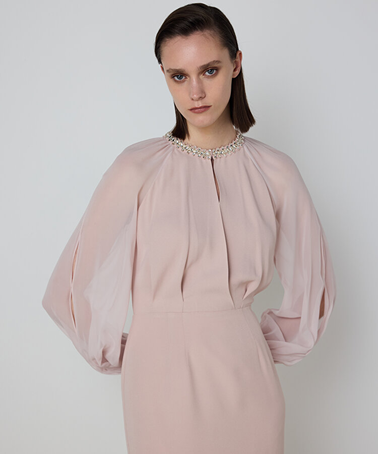 İŞLEMELİ MAKSİ ELBİSE