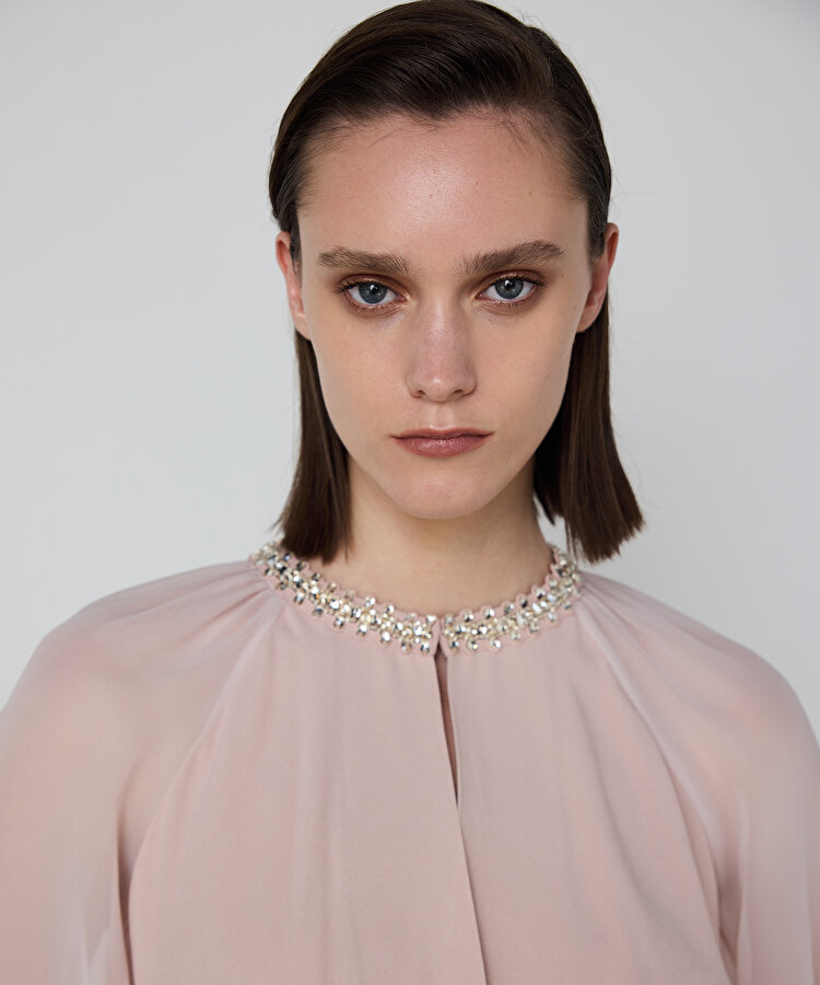 İŞLEMELİ MAKSİ ELBİSE