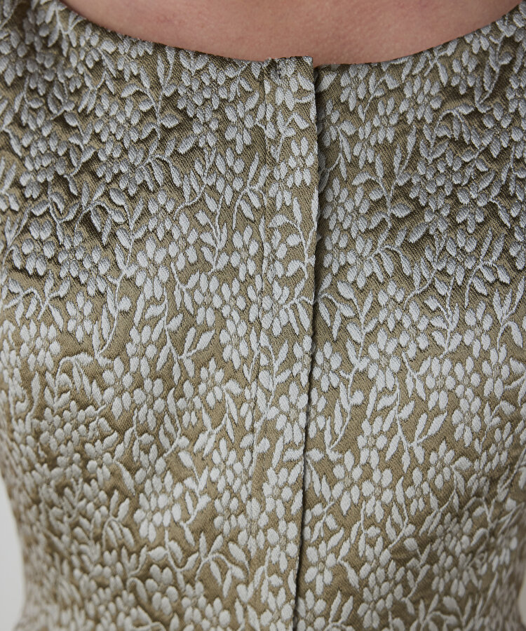 ÇİÇEK JAKARLI PİLELİ ELBİSE