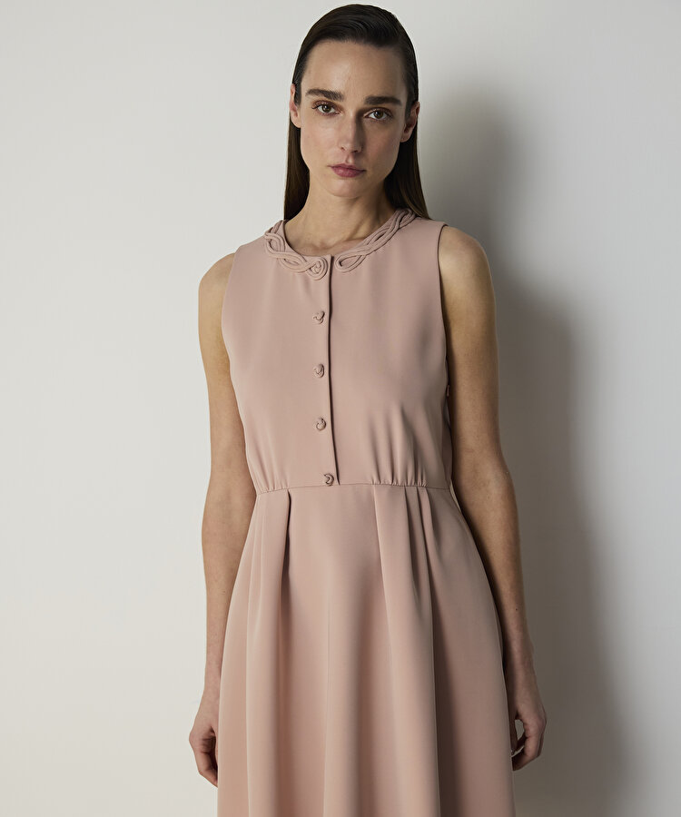 İNCE KORDONLU PİLELİ ELBİSE