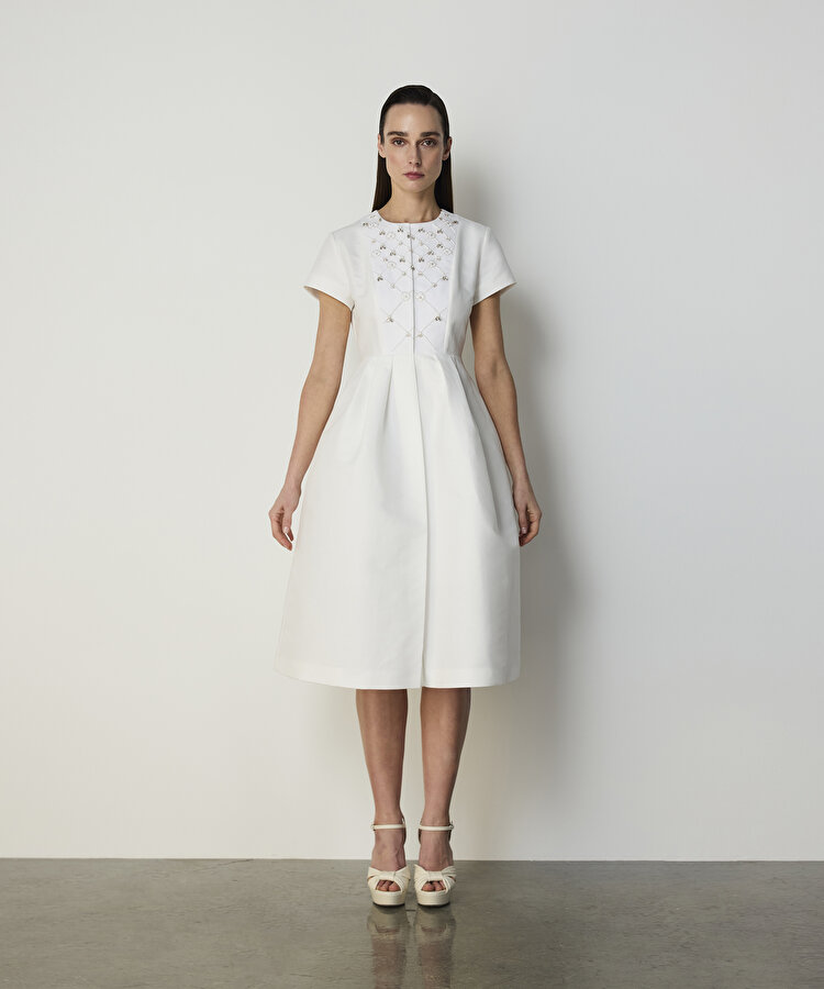 İŞLEMELİ PİLELİ ELBİSE