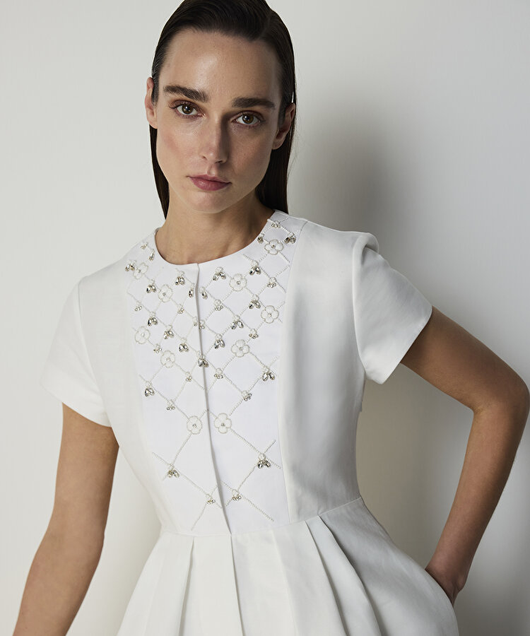 İŞLEMELİ PİLELİ ELBİSE