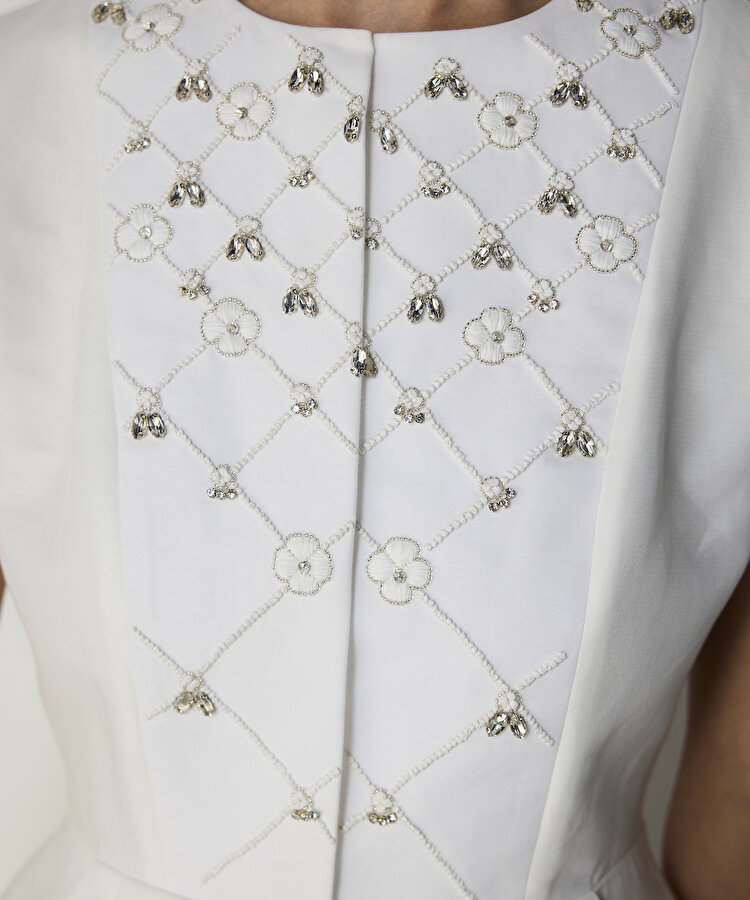 İŞLEMELİ PİLELİ ELBİSE