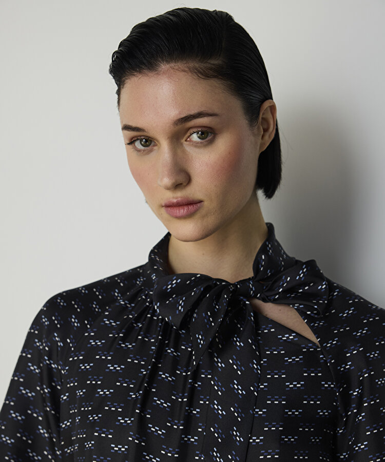 FULAR EFEKTLİ İPEK BLUZ