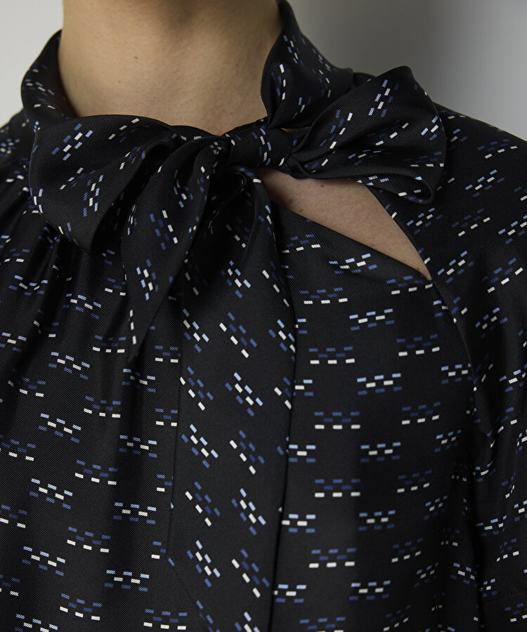 FULAR EFEKTLİ İPEK BLUZ