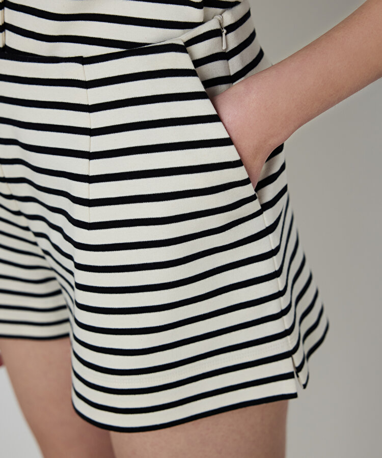 ÇİZGİ DESEN ŞORT