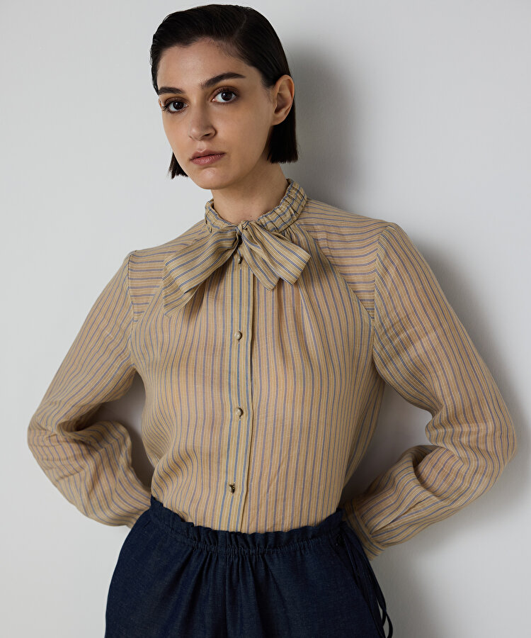 FULAR AKSESUARLI RAMİ GÖMLEK