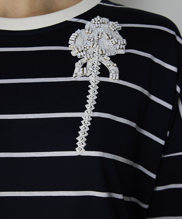 PALMİYE NAKIŞLI TİŞÖRT