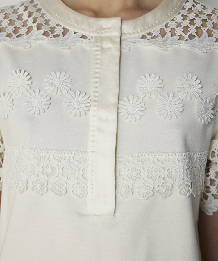 FİSTO ÇİÇEK APLİKELİ TİŞÖRT