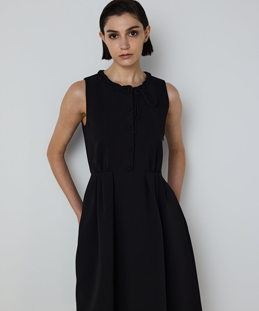 İNCE KORDONLU PİLELİ ELBİSE