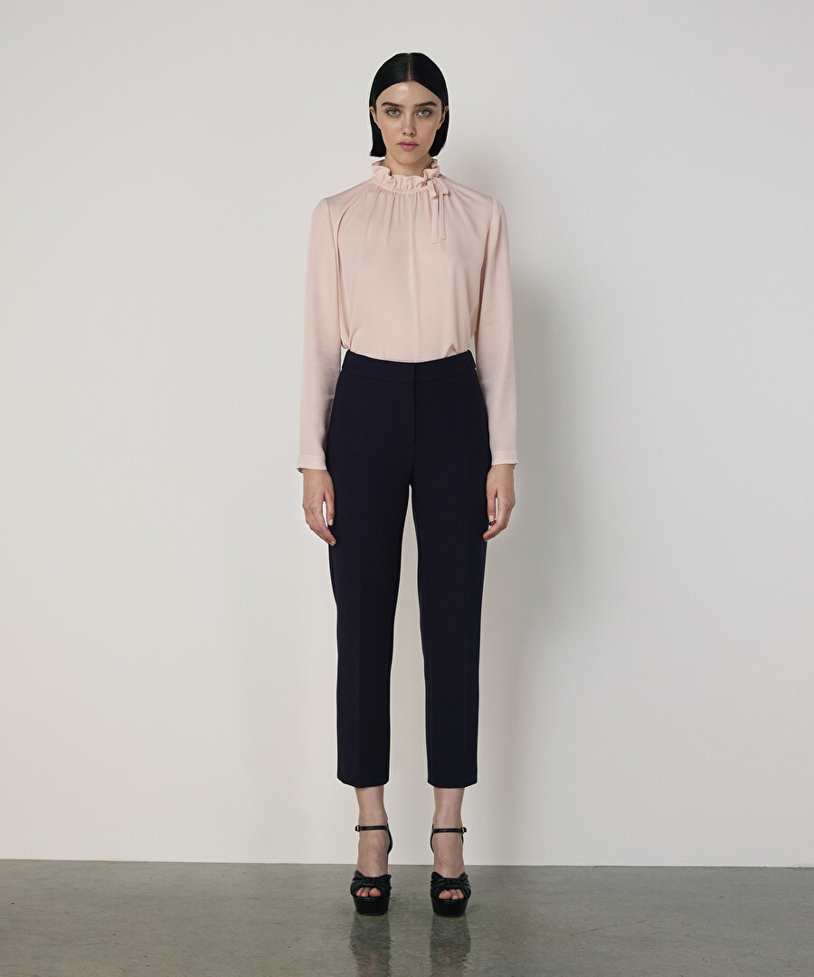 YAKASI BAĞLAMALI İPEK BLUZ