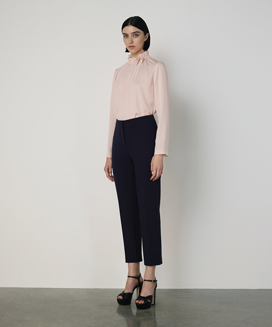 YAKASI BAĞLAMALI İPEK BLUZ