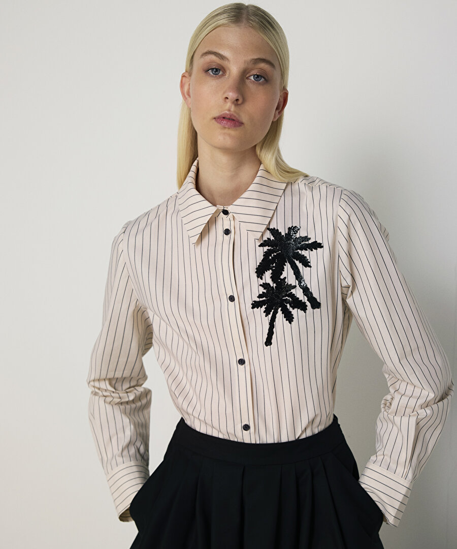 DESENLİ VE İŞLEMELİ GÖMLEK