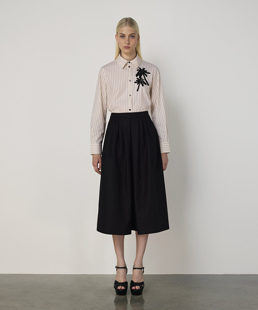 DESENLİ VE İŞLEMELİ GÖMLEK