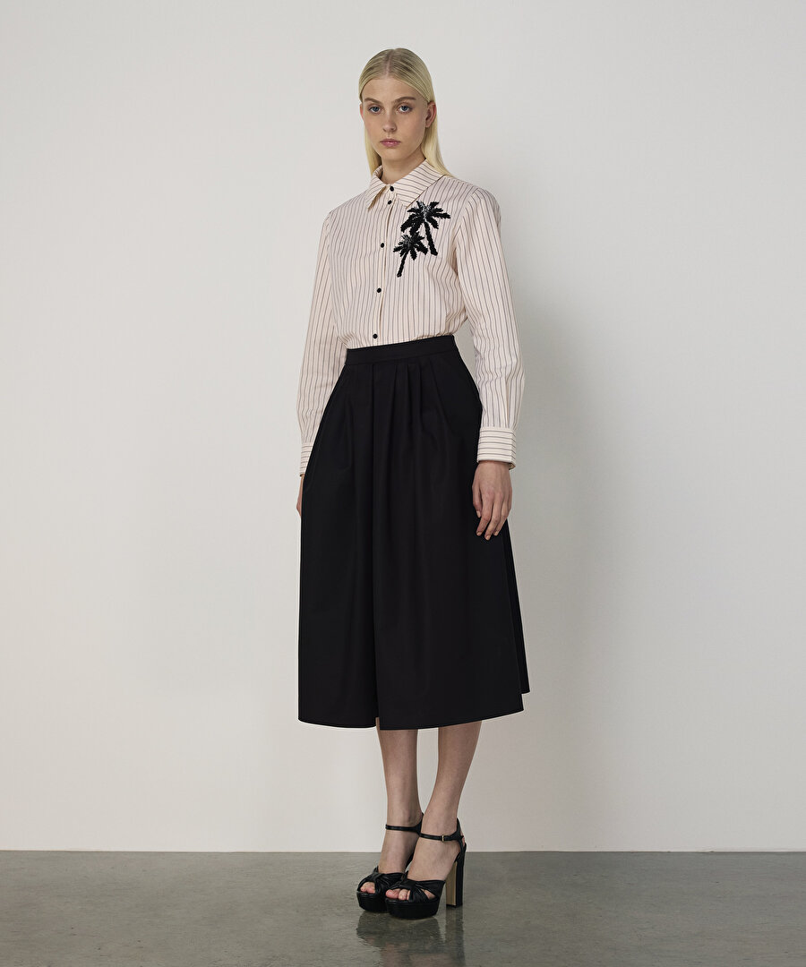 DESENLİ VE İŞLEMELİ GÖMLEK